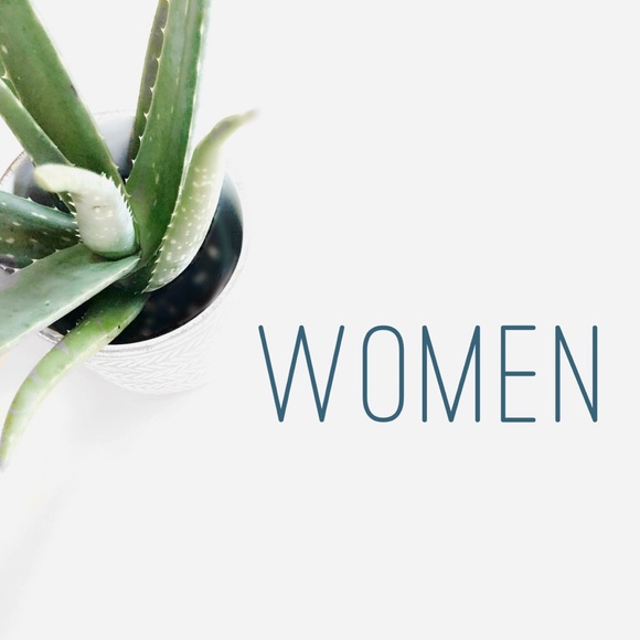 Women’s clothing from here down! - Picture 1 of 1